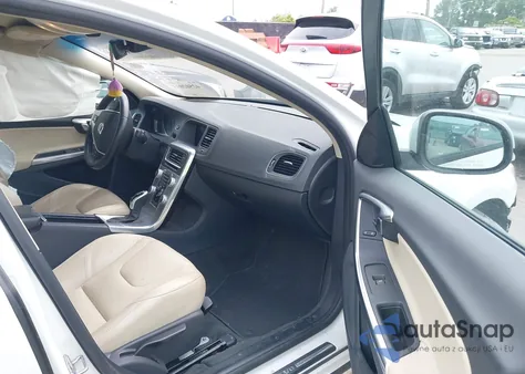 2017 Volvo S60 T5 Dynamic z USA, uszkodzony, nr VIN YV140MTL6H2439325